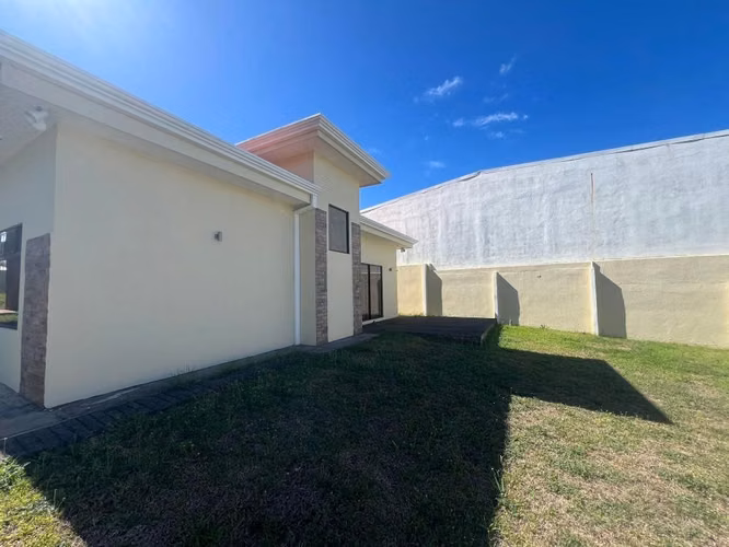 Venta de casa en RECIDENCIAL Lomas de Cariari Belén Heredia