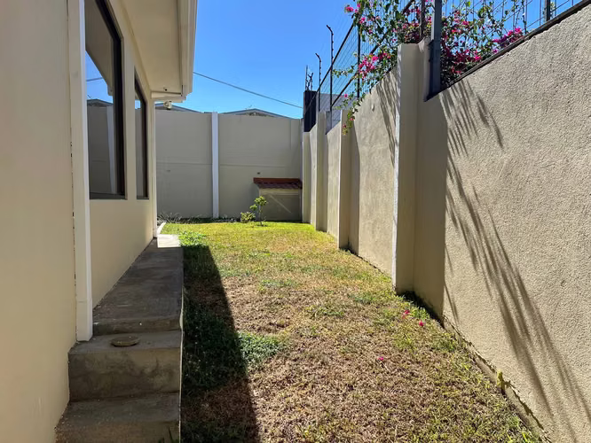 Venta de casa en RECIDENCIAL Lomas de Cariari Belén Heredia