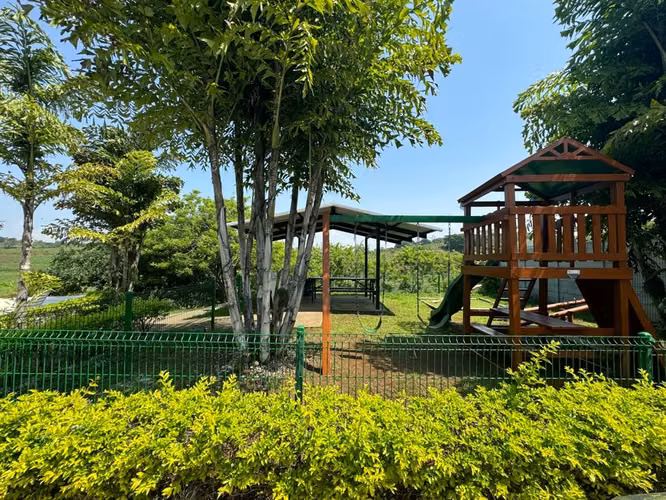 VENTA Casa de 2 niveles en Condominio de Grecia, Alajuela