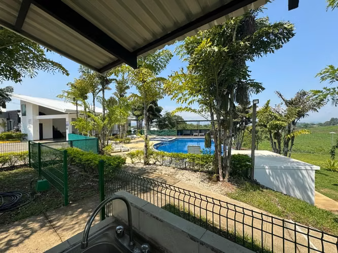 VENTA Casa de 2 niveles en Condominio de Grecia, Alajuela