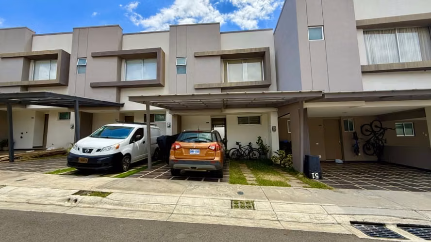 Venta de Casa nueva en Condominio Blue-Los Arcos-Cariari, Belén