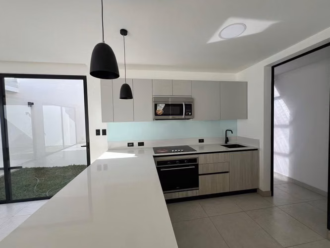 Alquila condominio en Lindora village con línea blanca