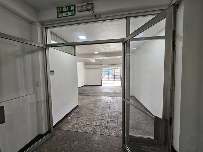 Edificio Comercial con amplia bodega en el centro de San José, San José - Imagen 2