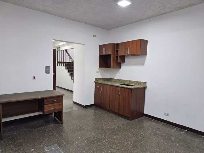 Edificio Comercial con amplia bodega en el centro de San José, San José - Imagen 6