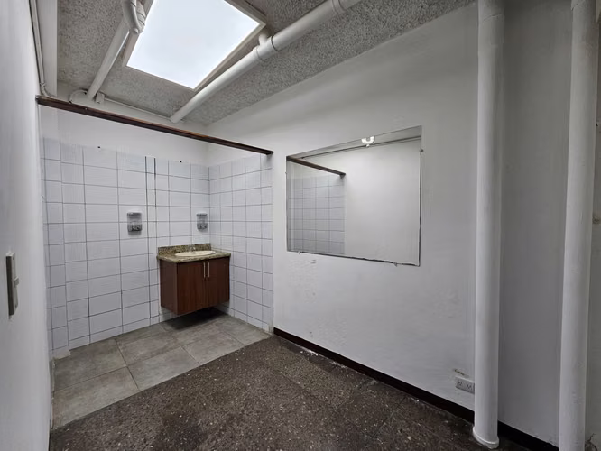 Edificio Comercial con amplia bodega en el centro de San José, San José - Imagen 5