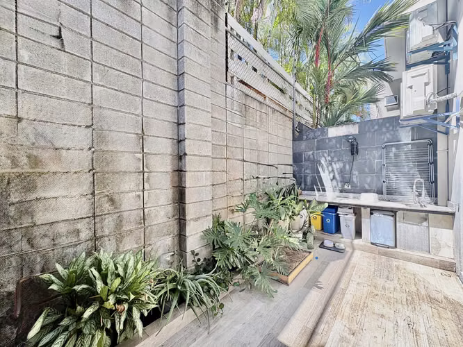 SANTA ANA! MODERNA CASA DE 4 HAB/3.5 BAÑOS/2 PARQUEOS