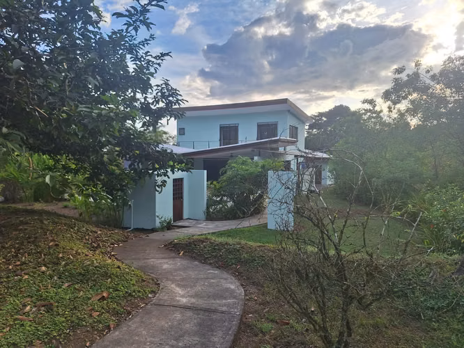 Venta de Casa en Parrita con excelente ubicación