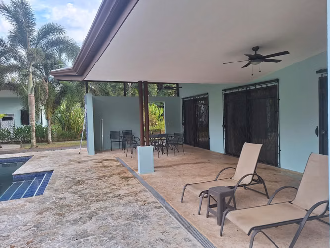 Venta de Casa en Parrita con excelente ubicación