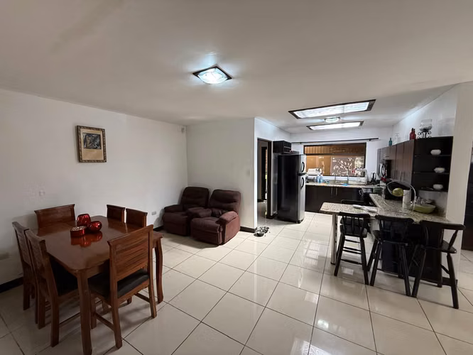 Venta de casa en Los Ángeles de San Rafael de Heredia