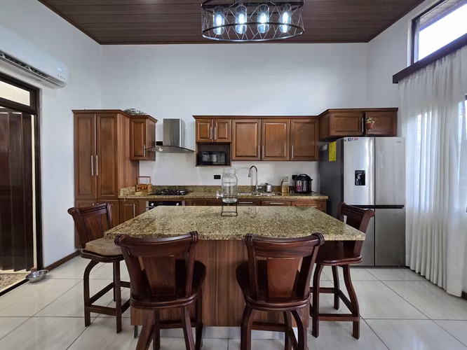 Se vende casa en Condominio en Grecia - Imagen 3