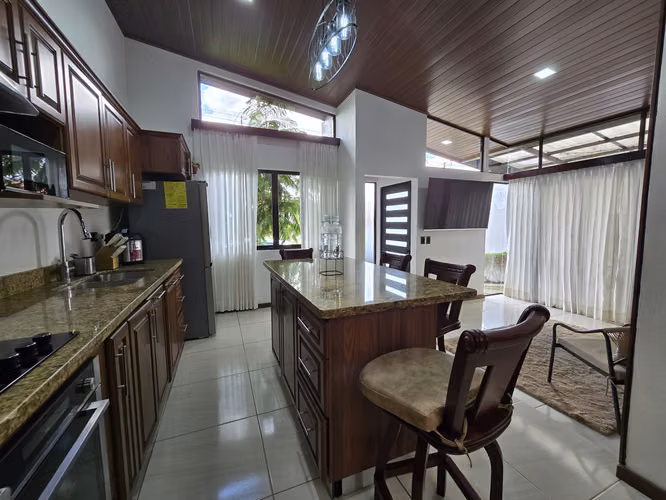 Se vende casa en Condominio en Grecia - Imagen 5