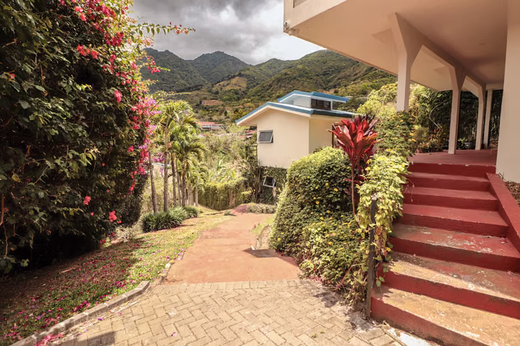 Casa en alquiler en montañas de Escazú | 2 niveles | Vistas espectaculares KV