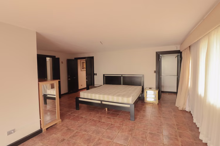 Casa en alquiler en montañas de Escazú | 2 niveles | Vistas espectaculares KV