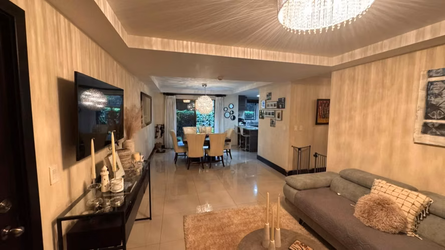 Amplio apartamento en venta en Brasil de Santa Ana! P583