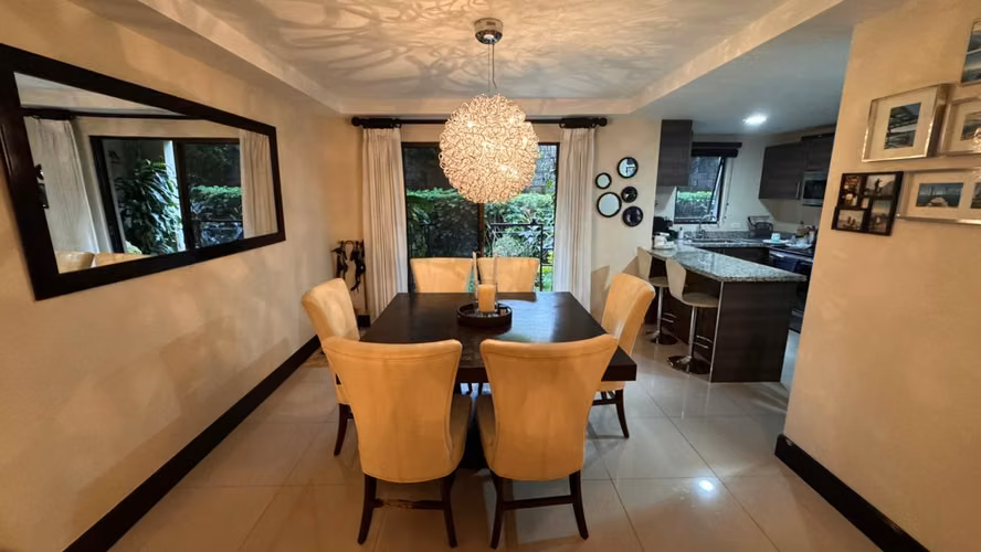 Amplio apartamento en venta en Brasil de Santa Ana! P583