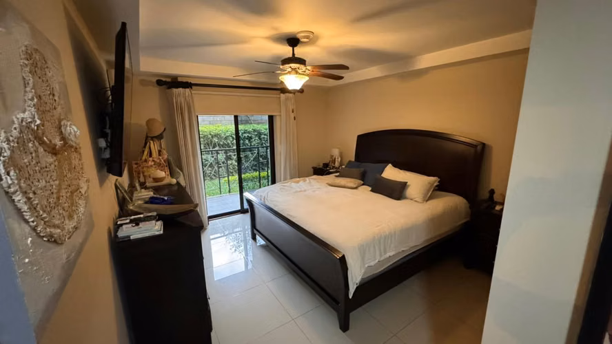 Amplio apartamento en venta en Brasil de Santa Ana! P583