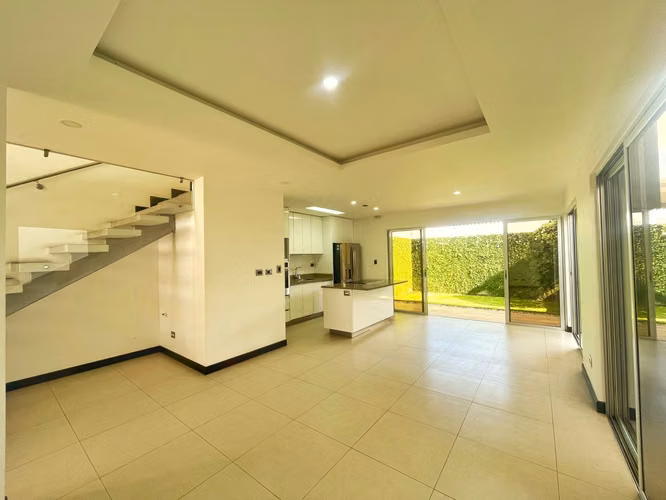 Hermosa casa en venta en Rio Oro Santa Ana, en Condominio! P488 - Imagen 3