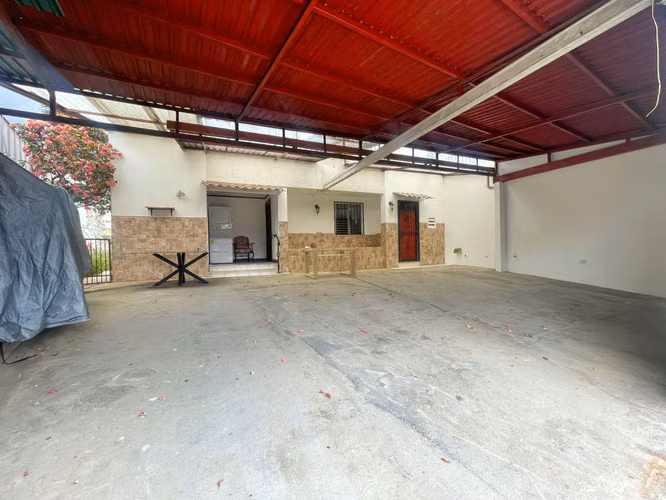 Casa + Apartamento en venta | Uso mixto | Rohrmoser! P515