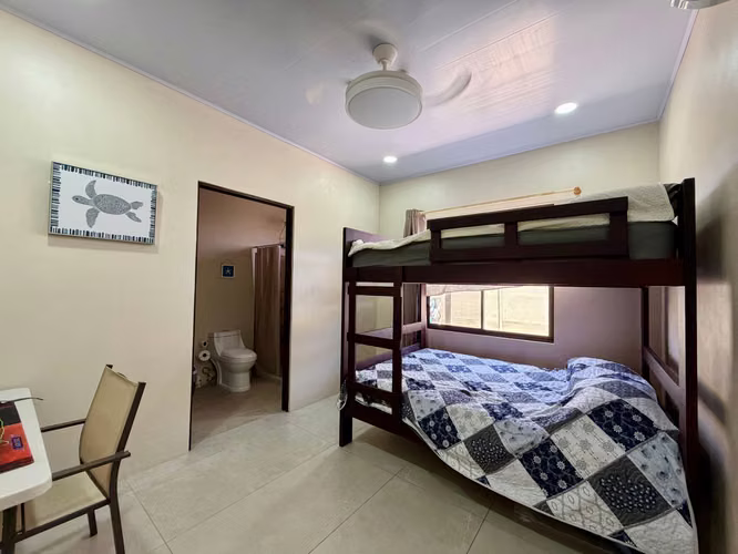 Casa con piscina en venta, Parrita, Puntarenas - Imagen 9