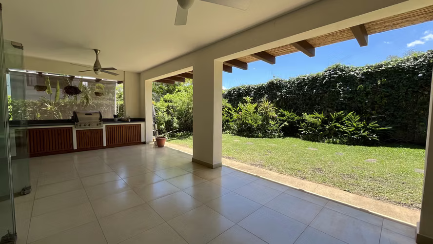Casa en Venta Santa Ana | Moderna | Amplio Jardín | Casas Separadas