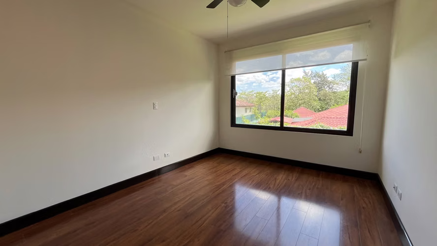 Casa en Venta Santa Ana | Moderna | Amplio Jardín | Casas Separadas