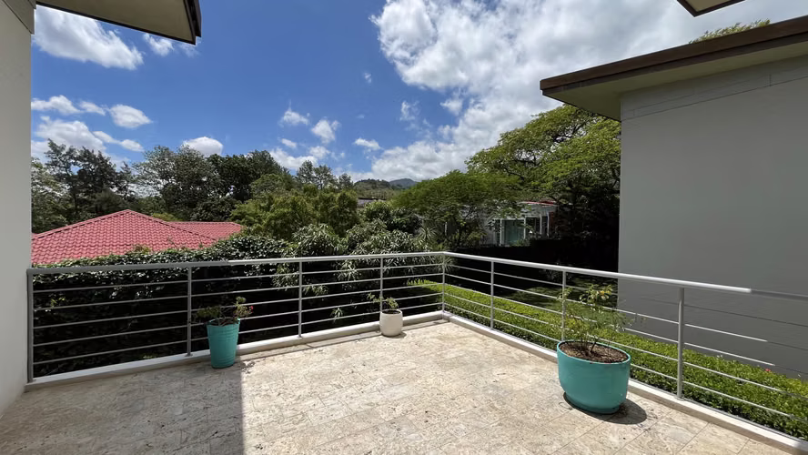 Casa en Venta Santa Ana | Moderna | Amplio Jardín | Casas Separadas