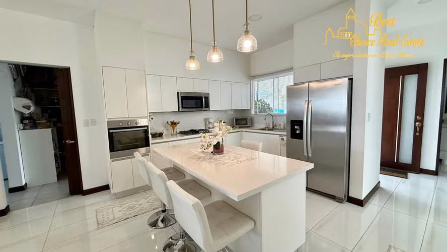 Venta de casa en Escazú Guachipelín- Una planta con piscina propia, en Condominio ¡REBAJADA! - Imagen 6