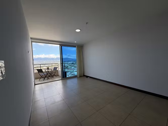 CONDOMINIO EN ALQUILER A POCOS METROS DE LA SABANA - Imagen 4