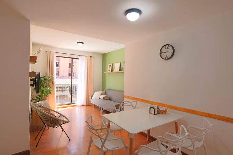 Venta o Alquiler de Apartamento amueblado en La Uruca
