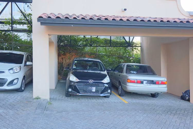 Venta o Alquiler de Apartamento amueblado en La Uruca