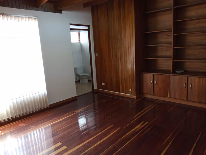EXCELENTE PROPIEDAD PARA OFICINAS O RESIDENCIA. ZAPOTE, SAN JOSÉ - Imagen 7