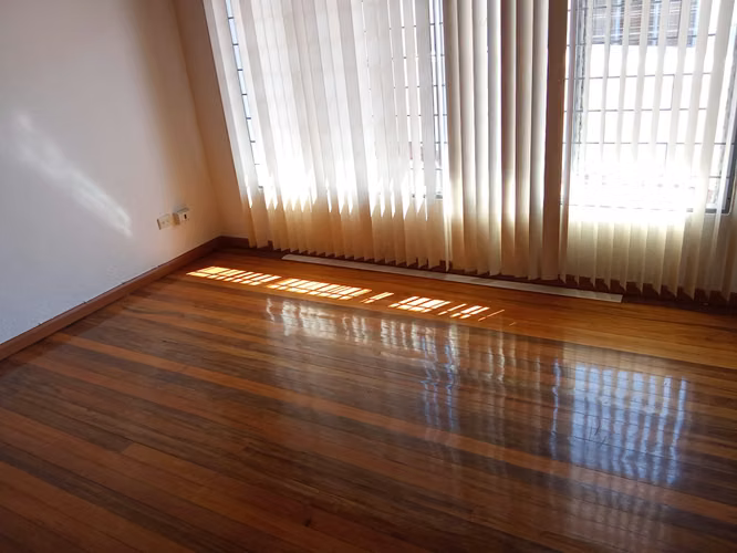 EXCELENTE PROPIEDAD PARA OFICINAS O RESIDENCIA. ZAPOTE, SAN JOSÉ - Imagen 11