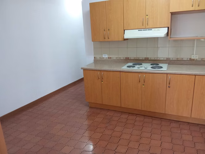 EXCELENTE PROPIEDAD PARA OFICINAS O RESIDENCIA. ZAPOTE, SAN JOSÉ - Imagen 19