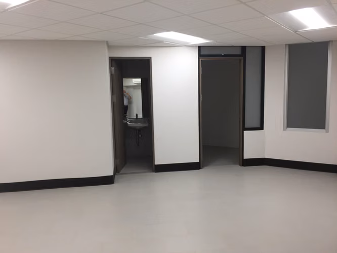 Preciosa, como nueva 463m² en Uruca, 16 parqueos seguridad - Imagen 8