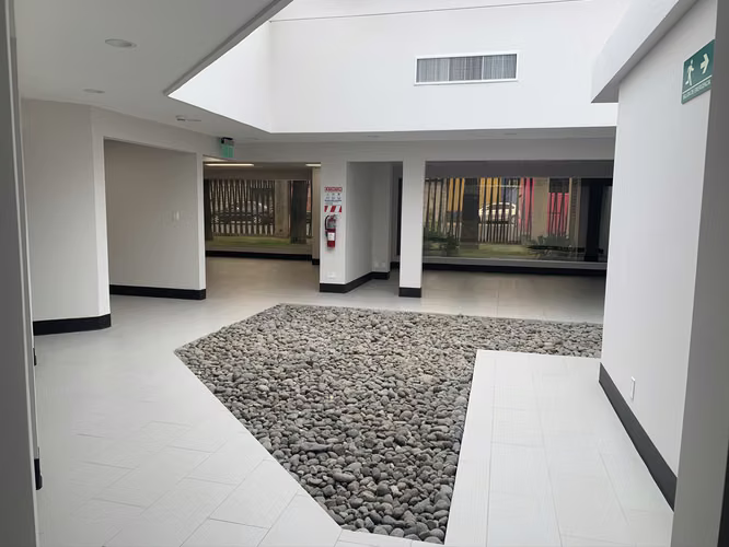 Preciosa, como nueva 463m² en Uruca, 16 parqueos seguridad - Imagen 2