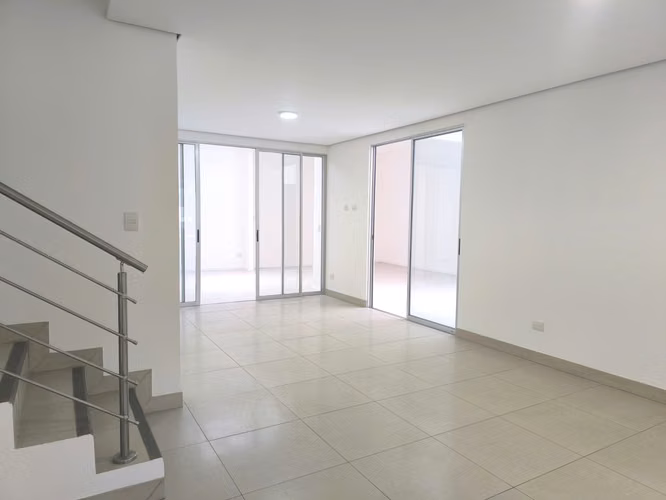 Casa moderna 5 hab. en condominio con amenidades