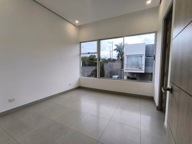 Casa moderna 5 hab. en condominio con amenidades
