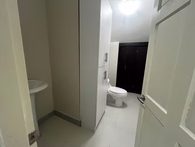 Alquiler edificio de consultorios u oficinas nuevo , ascensor - Imagen 5