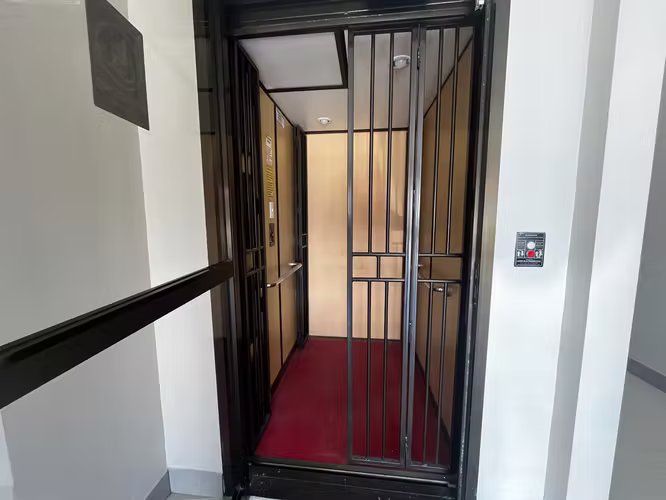 Alquiler edificio de consultorios u oficinas nuevo , ascensor - Imagen 18