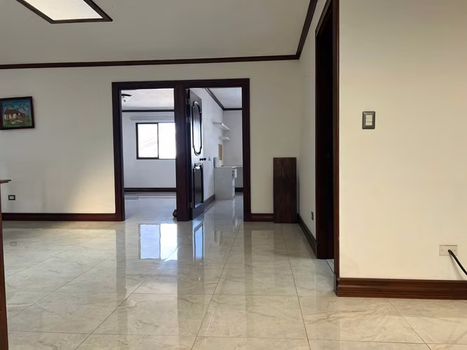 Alquila o se vende casa independiente con uso suelo comercial y RECIDENCIAL sabana Sur por el am pm - Imagen 14