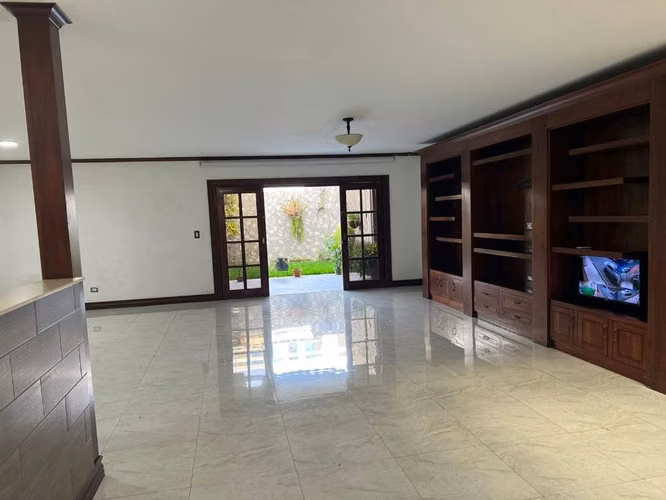 Alquila o se vende casa independiente con uso suelo comercial y RECIDENCIAL sabana Sur por el am pm - Imagen 2