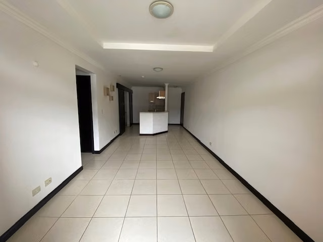 Apartamento sin muebles en Santa Ana, 2 habitaciones, 2 baños, 1 parqueo