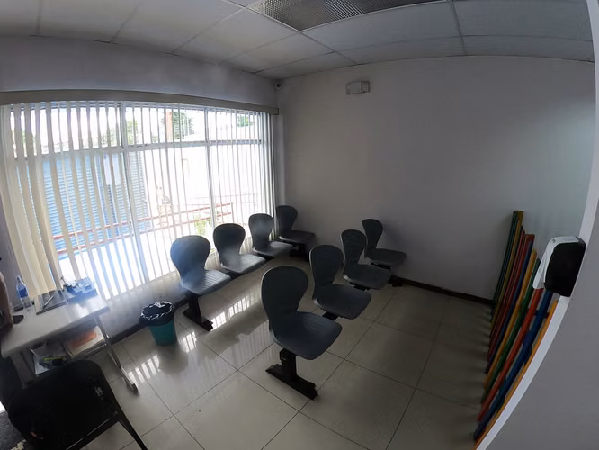 EDIFICIO EN RENTA O VENTA DIAGONAL AL PODER JUDICIAL Y A 25 METROS DE LA CLINICA CATÓLICA, SOBRE CALLE PRINCIPAL