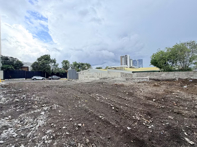 SE VENDE LOTE DE 580M2 EN EL CORAZON DE NUNCIATURA A LA PAR DE VELO - Imagen 11
