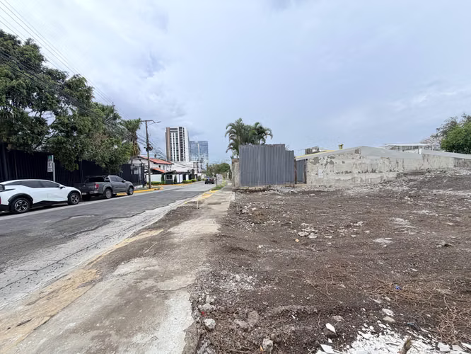 SE VENDE LOTE DE 580M2 EN EL CORAZON DE NUNCIATURA A LA PAR DE VELO - Imagen 8