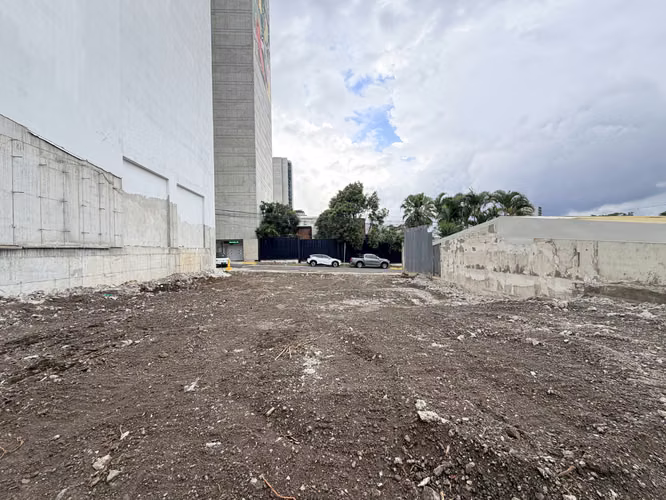 SE VENDE LOTE DE 580M2 EN EL CORAZON DE NUNCIATURA A LA PAR DE VELO - Imagen 9