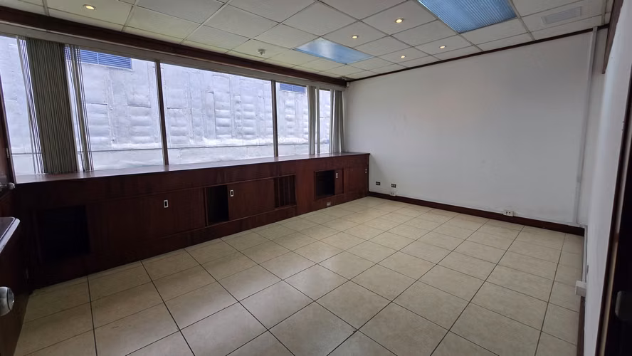 Alquiler de Oficina - Oficentro La Sabana 215m2 ID5998 - Imagen 14