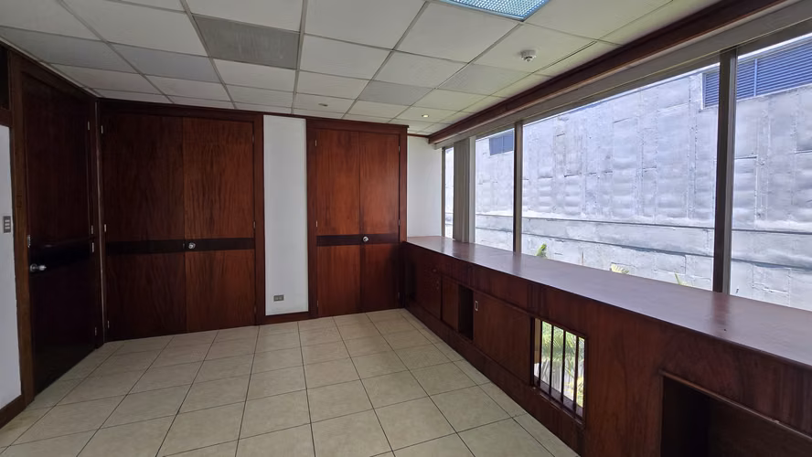 Alquiler de Oficina - Oficentro La Sabana 215m2 ID5998 - Imagen 13