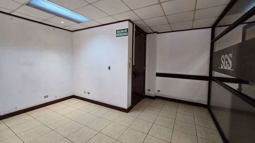 Alquiler de Oficina - Oficentro La Sabana 215m2 ID5998 - Imagen 3