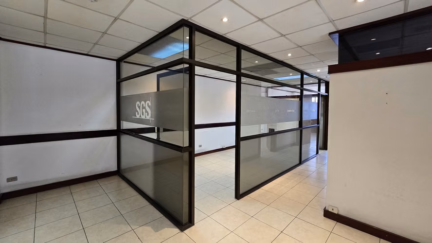 Alquiler de Oficina - Oficentro La Sabana 215m2 ID5998 - Imagen 2